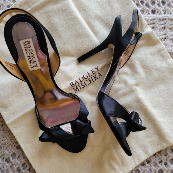 Badgley Mischka Shoes - BADGLEY MISCHKA BLACK SATIN OPEN TOE DRESS HEELS